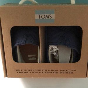 Toms infant soft shoe